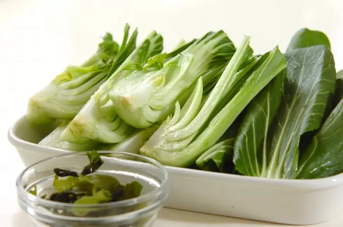 チンゲンサイとワカメの煮浸しの下準備1