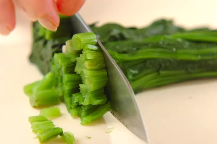 豚肉とホウレン草のカレーの下準備1