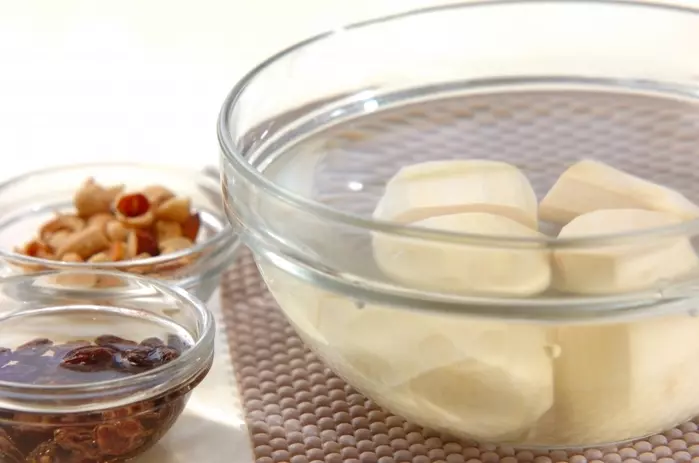 サツマイモのサラダの下準備1