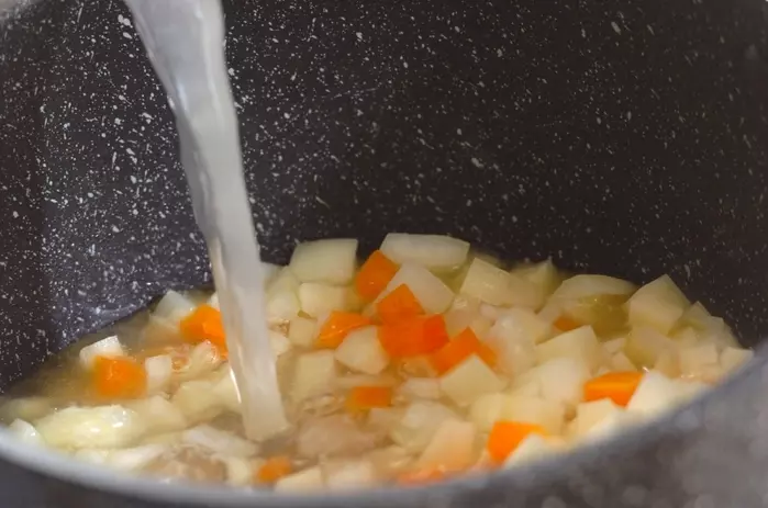 ダイス野菜スープの作り方1