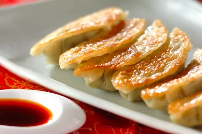 豚肉と春菊の焼き餃子