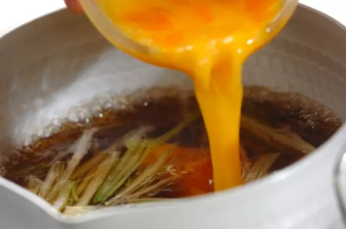 塩昆布と卵のスープの作り方2