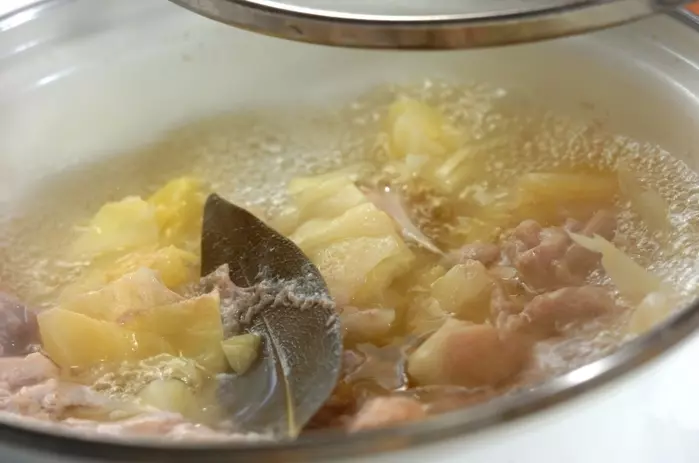 鶏とキャベツのスープの作り方2