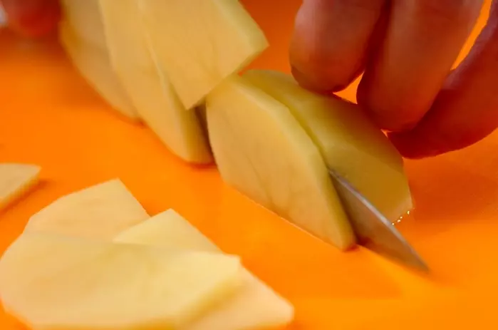 ジャガイモ入り卵焼きの下準備1