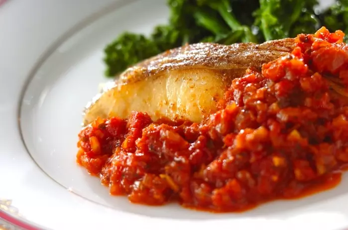 鯛のトマトソースソテー