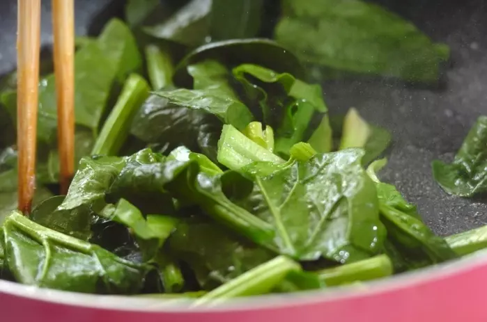 ホウレン草とツナのバター炒めの作り方1