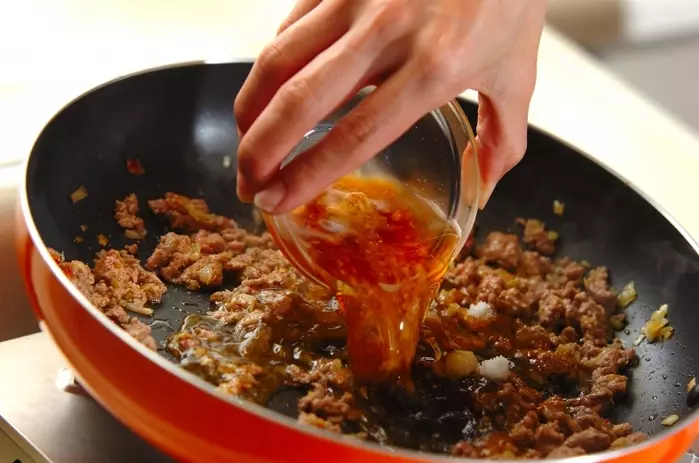 揚げジャガイモのピリ辛煮の作り方3