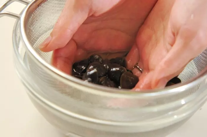 シジミのみそ汁の下準備1