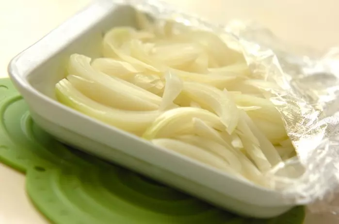 フライパン一つで!半熟卵のせハヤシライスの下準備2