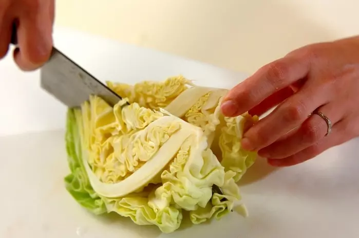 シンプル焼き春キャベツの下準備1