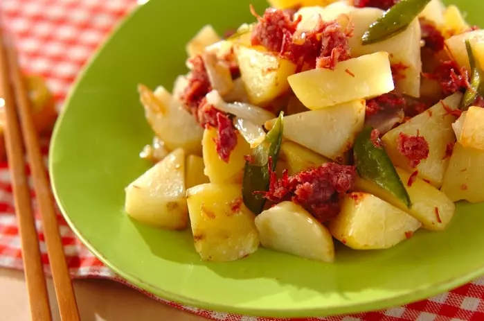 やみつき!コンビーフとじゃがいも炒め by杉本 亜希子さん