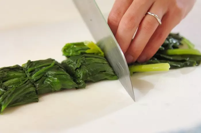 春菊とホウレン草の白和えの下準備1