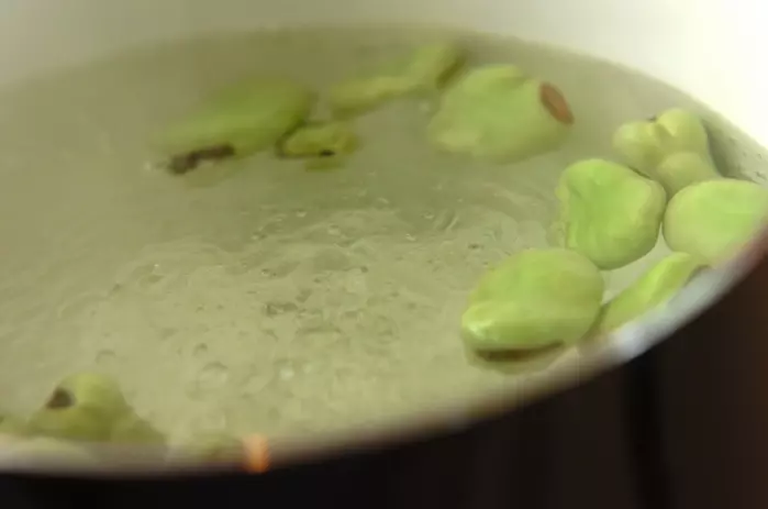 ほくほく塩ゆでソラ豆の作り方1