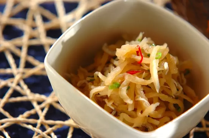 切干し大根とジャコの煮物