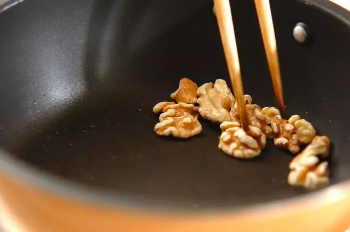 ホウレン草とモヤシのクルミ和えの作り方1