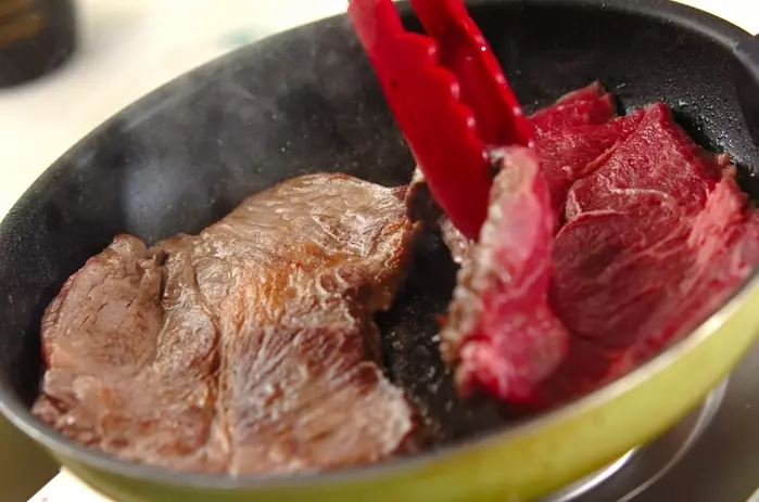 本格ソースで食べるステーキ 市販より美味しい by杉本 亜希子さんの作り方2