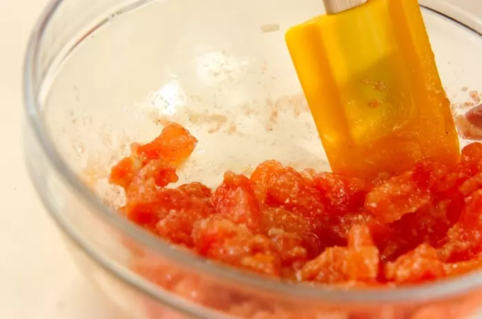 ニンニクの香りがそそる!トマトとバジルの冷製パスタの作り方1