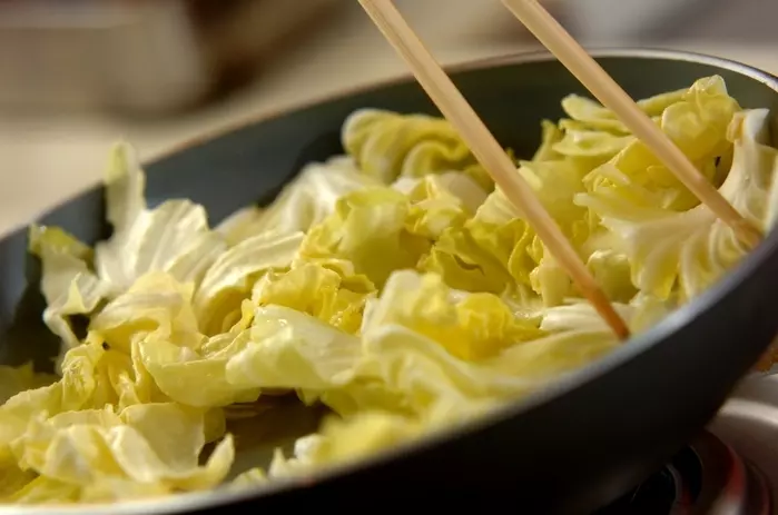 春キャベツの炒め焼きの作り方1