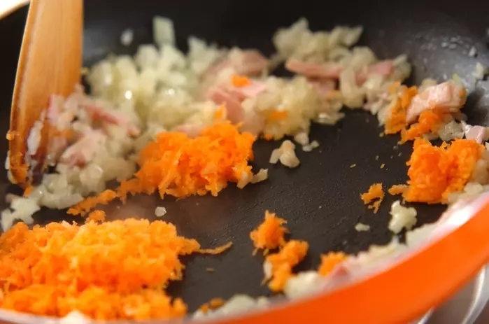 ニンジンピラフの作り方1