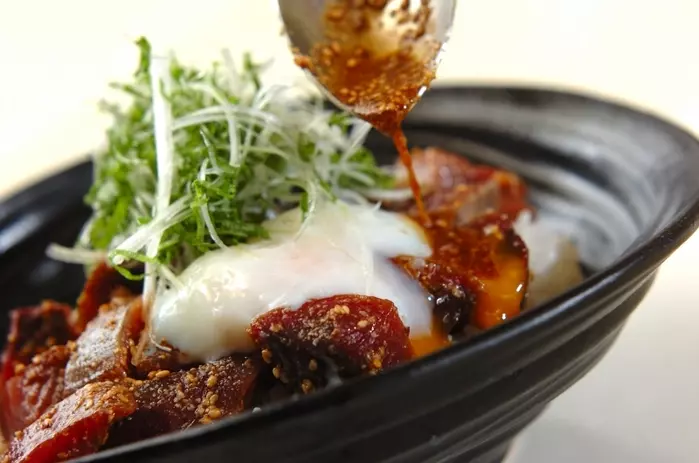 温泉卵のせカツオ丼の作り方4