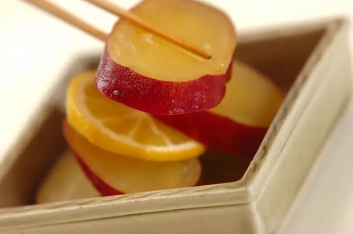 サツマイモのハチミツレモン煮の作り方3