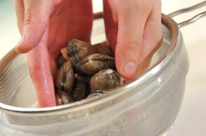 アサリのミルクスープの下準備1