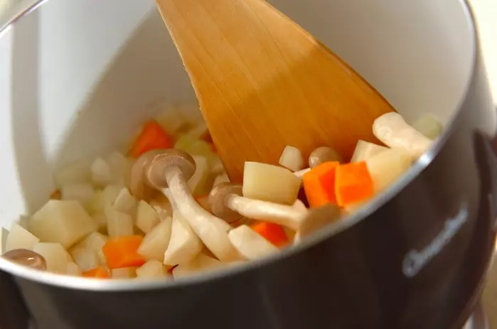 アサリのミルクスープの作り方1