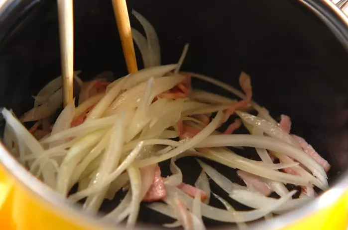 豆腐とオクラのカレースープの作り方1