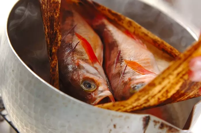 メバルとワカメの煮付けの作り方1