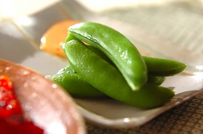 スナップエンドウのチリマヨ添え