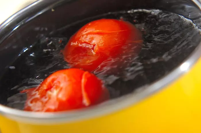 デザートトマトの下準備1