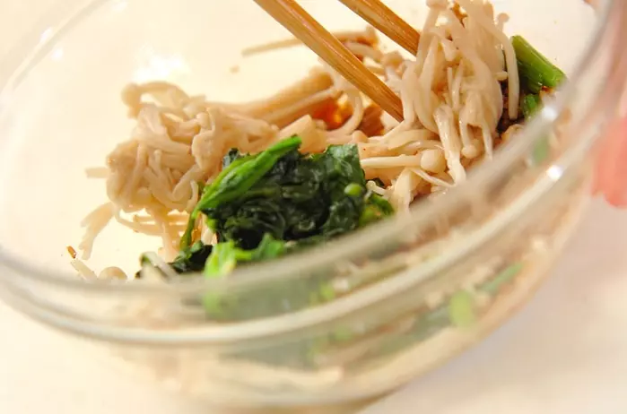 エノキとホウレン草のゴマ和えの作り方3