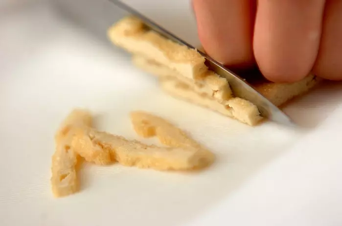 ジャガイモと油揚げのみそ汁の下準備2