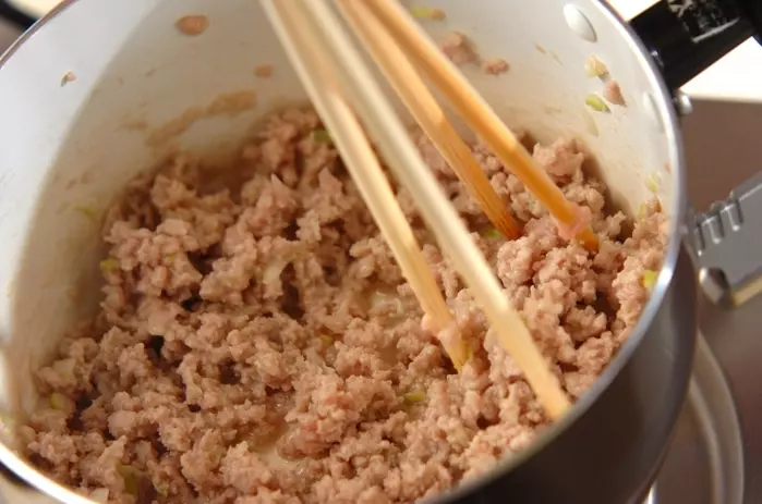 お箸が止まらない定番丼!鶏そぼろ丼 by 杉本 亜希子さんの作り方2