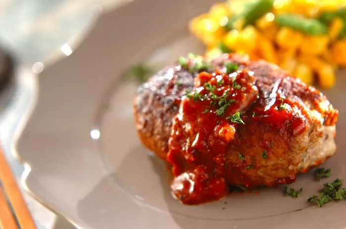 家庭的な基本のハンバーグ by杉本 亜希子さん