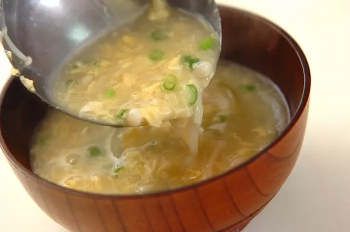 卵入り白みそ汁の作り方3