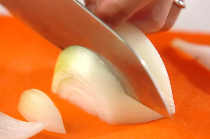 卵入り白みそ汁の下準備1