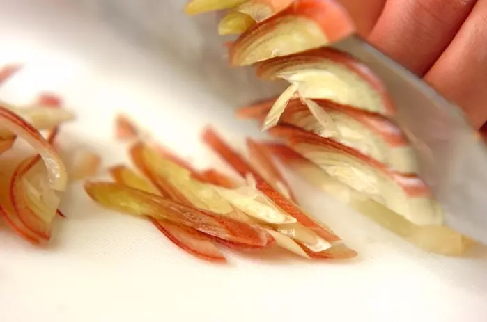 大根とミョウガの酢の物の下準備2