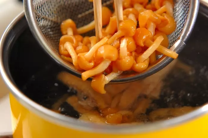 ナメコのみそ汁の作り方1