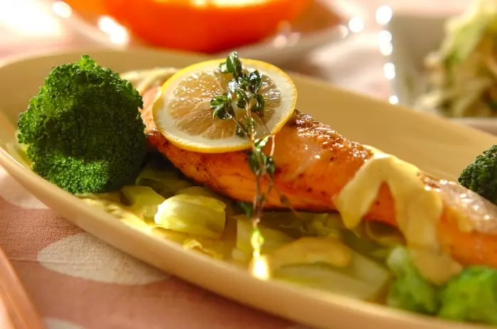 カレーソースがけサーモンソテー