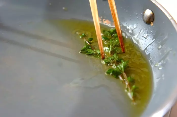 カレーソースがけサーモンソテーの作り方1