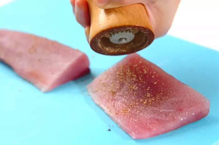 ハマチのハーブパン粉焼きの下準備1