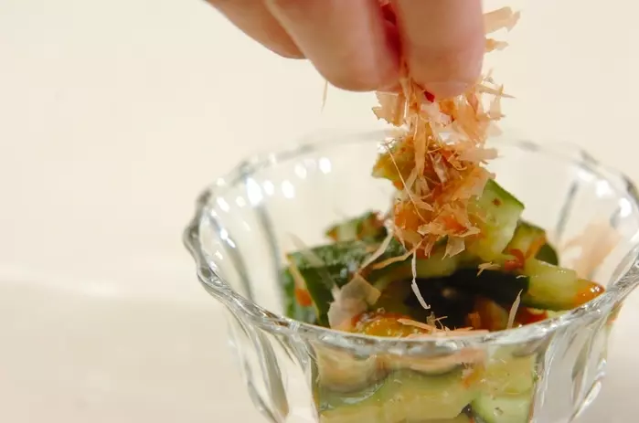 箸休めに！たたきキュウリのさっぱり梅肉和えの作り方1