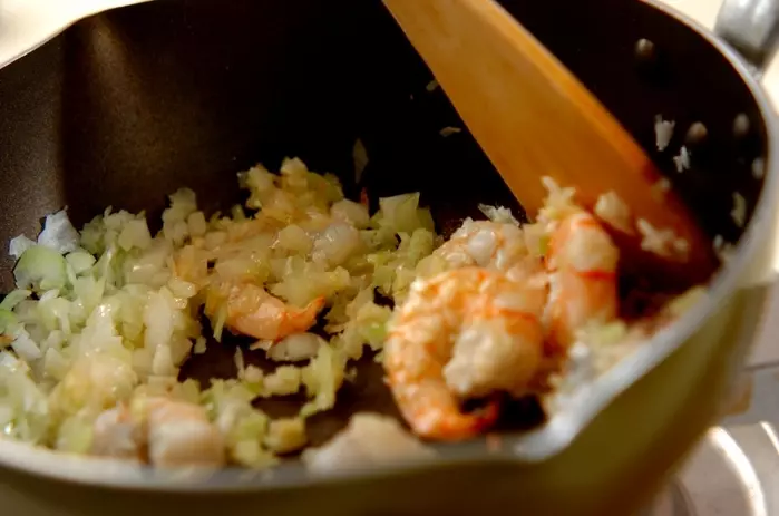 エビと豆腐の塩炒めの作り方1