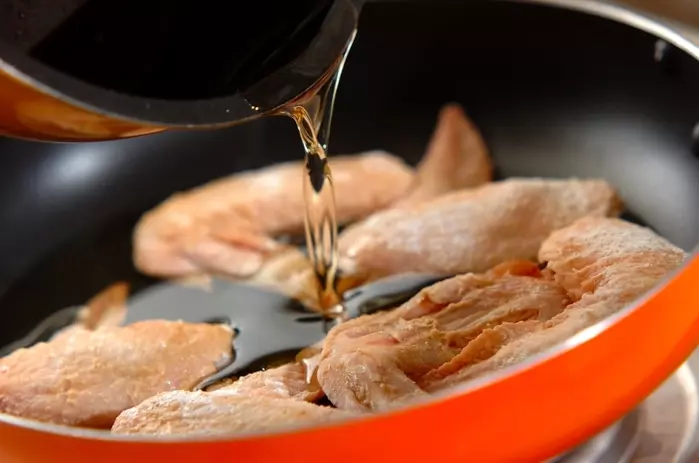 揚げ手羽の甘辛ダレの作り方1