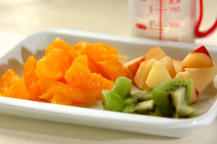 たっぷりフルーツヨーグルトの下準備1