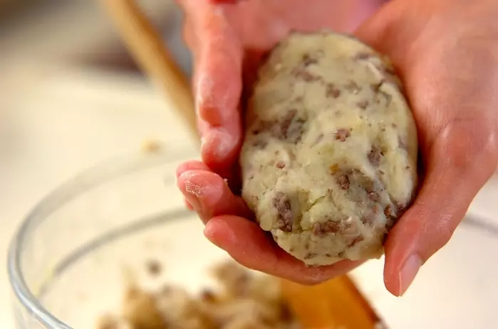 牛ひき肉のコロッケの作り方3