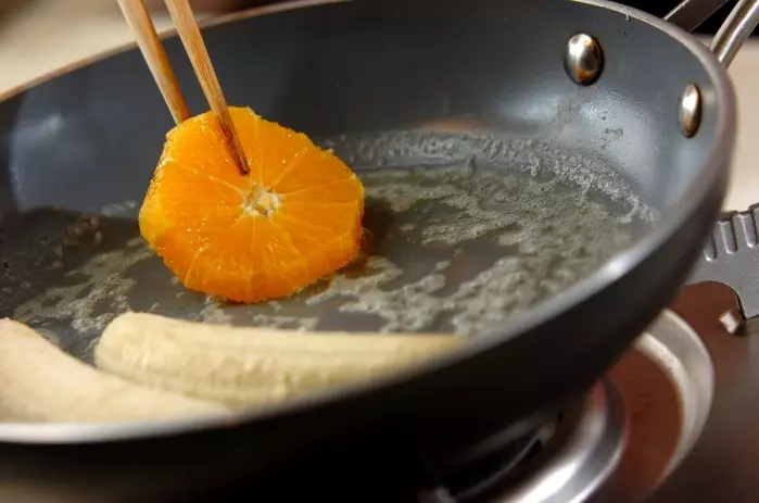オレンジとバナナのフランベの作り方1