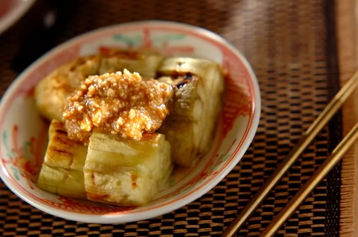 焼きナスのナッツソースがけ