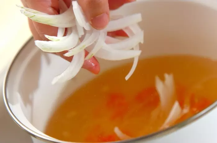 ちぎりレタスのスープの作り方1